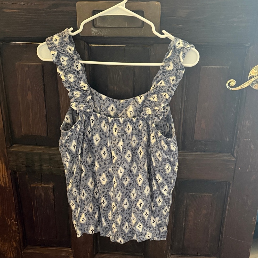 NWT!  Maurices Blue and White Patterned Blouse - Picture 3 of 5